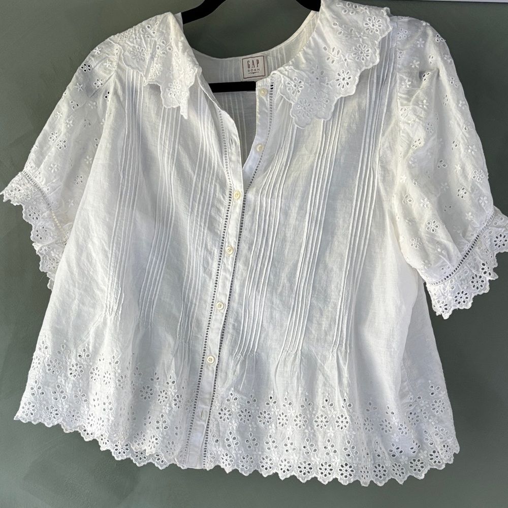 GAP doen White Eyelet Blouse